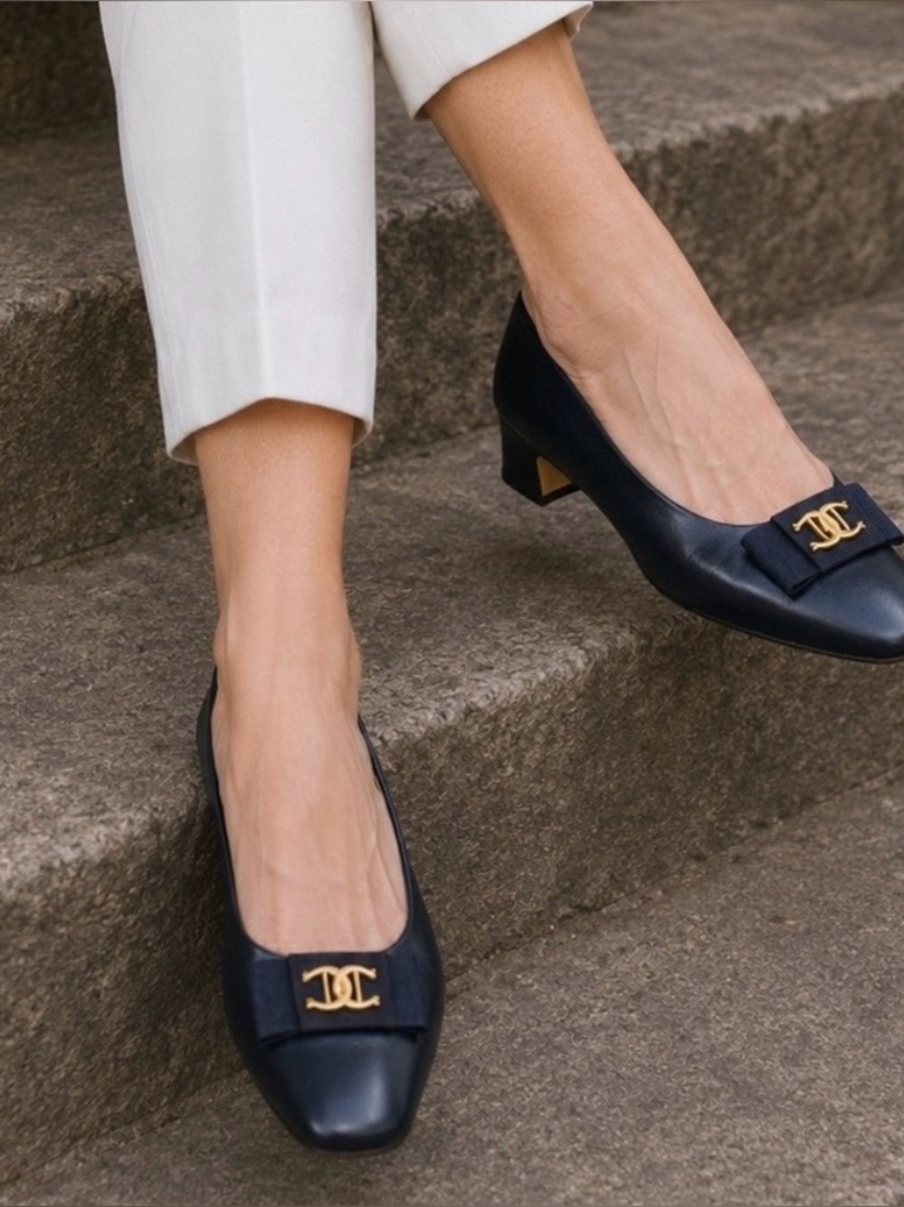 Etienne Aigner Fiesta Navy Leather Pumps Gold Logo Bow Size 7.5M